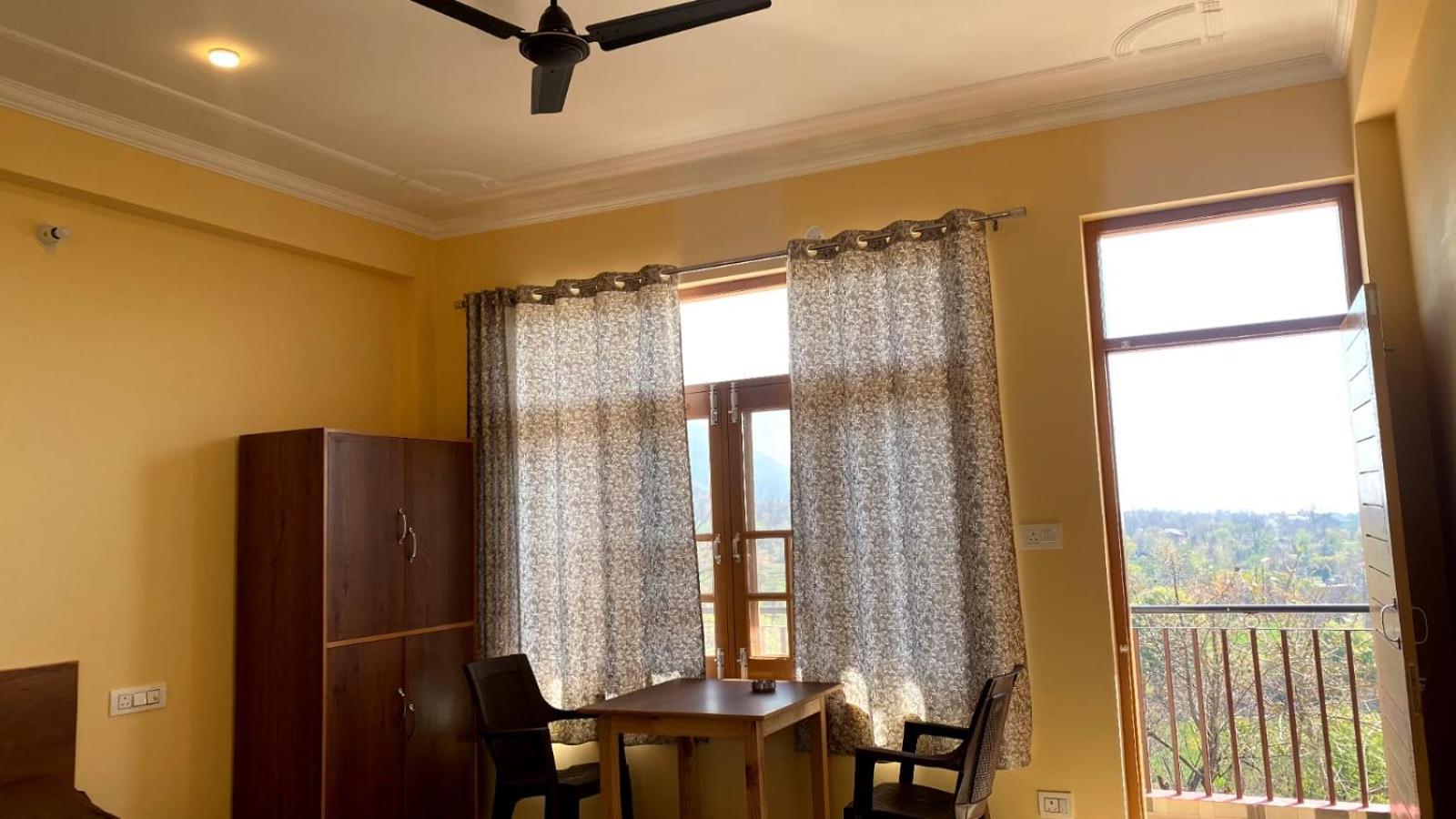 Happy Home Stay, Дармсала Экстерьер фото